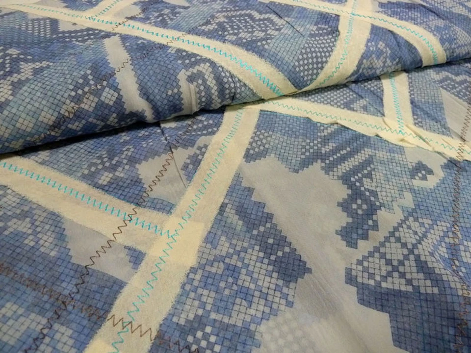 Stoff Blusenstoff Kleiderstoff Patchwork bestickt blau ecrú - Bild 1 von 4