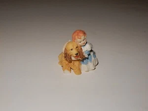 MUÑECA DE COLECCIÓN DE PORCELANA PARA NIÑOS Y PERROS 2 PULGADAS DE ALTO USADA - Imagen 1 de 2
