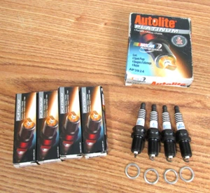 AUTOLITE PLATINUM AP3924 SPARK PLUGS 4 SPARK PLUGS - Imagen 1 de 3