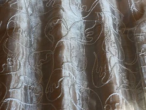 Tela de organza de seda/metálica con bordado de plata 44" de ancho, por yarda (EB-950) - Imagen 1 de 2