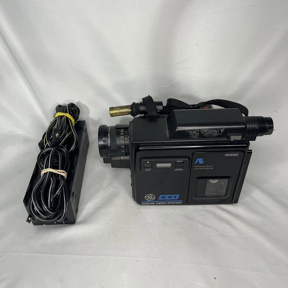 GE model 9-9709 VHS-C Camcorder Kit w/Bag & Charger Powers On Eject Issues - Image 1 of 4