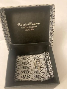 Carlo Bruno Silk Tie Cuff-links & Handkie Box Set Silver Black Wave Motif - Picture 1 of 15