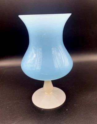 Jolie coupe, vase vintage en opaline bleu et blanche  en forme de coupe sur pied - Photo 1/4