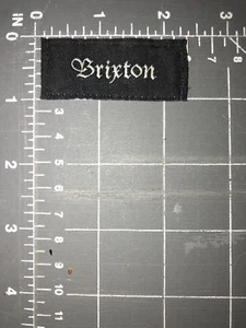 Brixton Patch Tag schwarz weiß Bekleidung Kopfbedeckung Hüte Musik Skate Lifestyle-Stil - Bild 1 von 2