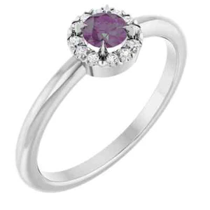 Anillo de halo de diamantes de alejandrita cultivado en laboratorio de 4 mm y 0,05 CTW en plata esterlina - Imagen 1 de 5