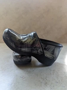 Dansko 2.0 XP Size 40 Silver Patent Leather Clogs 9.5US Women's - Picture 1 of 14