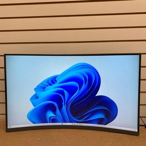 LG Ultragear 32inch QHD 2560x1440 180Hz 1ms 32GS60QC-B Curved Monitor - READ - Picture 1 of 8