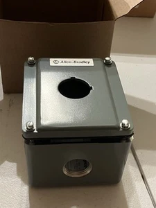New In Box Allen Bradley Single Button Enclosure 800T-1TZ - Picture 1 of 2
