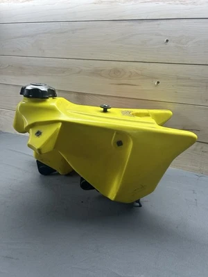 Оригинальный бензобак 2004 Suzuki Rm85 - Изображение 1 из 4