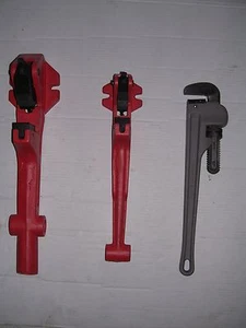 NEW TWO FOOT VISE & PIPE WRENCH 1/2"-2" RIDGID 300 700 141 161 Pipe Threader 811 - Picture 1 of 5