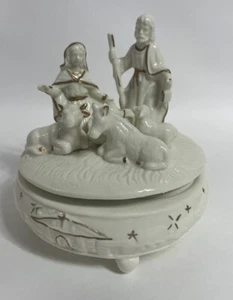 Caja de Música Belén de Navidad Reproduce Noche Silenciosa Crema Oro Porcelana De Colección Usada en Excelente Condición - Imagen 1 de 13