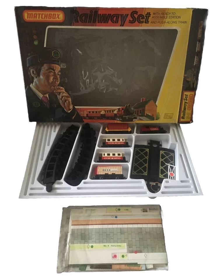 Matchbox G2 Eisenbahn Zug SET SCHIENEN & AUFBAU BAHNHOF IN OVP Railway  Train - Bild 1 von 4
