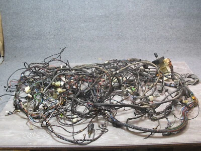 🥇85-87 BMW E24 635CSi AT CARROCERÍA INTERIOR CABLEADO ARNÉS Y JUEGO DE RELÉ DE FUSIBLES OEM Foto 1 de 4