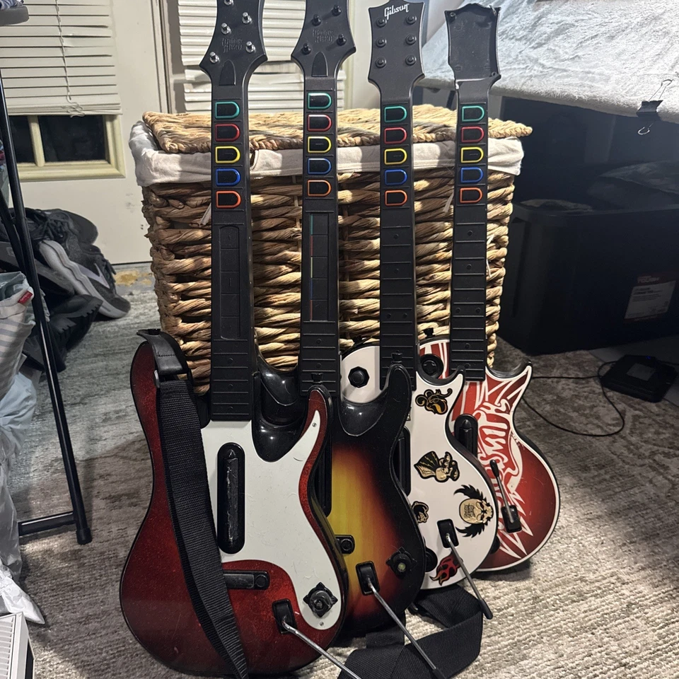 Guitar Hero Reventa Lote de 4 Paquete PS2 PS3 XBOX 360 Aero Smith Sunburst Star Pow Foto 1 de 4