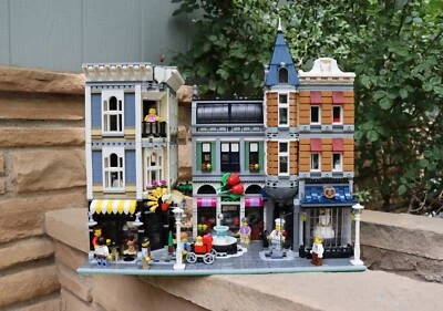 LEGO® Creator Expert 10255 Assembly Square 100% Complete W/Box & Instructions - Image 1 of 4