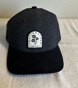 Travis Mathew Black Hat California Design Corduroy Brand New Adjustable SnapBack - Picture 1 of 4