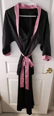 Camisón largo negro Frederick's of Hollywood de colección con bata negra + rosa kimono Foto 1 de 4