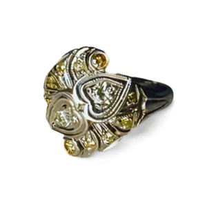 Antiguo anillo de corazón con corazones de diamantes amarillos filigrana de oro blanco de 14K Estate - Imagen 1 de 2