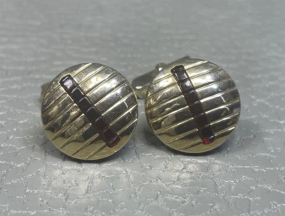 Gemelos vintage lineales de piedra roja chapados en oro amarillo Foto 1 de 3