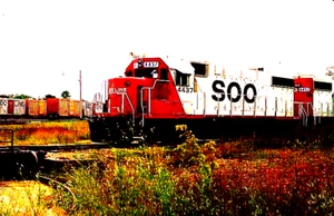 ORIGINAL SLIDE SOO LINE GP38-2 #4437 GLADSTONE, MI AUGUST 1985 - Picture 1 of 1