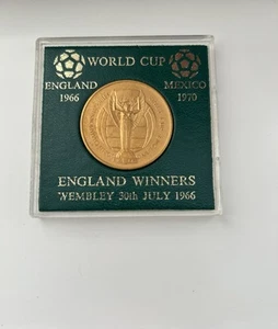 1966-70 World Cup Winners Commemorative Coin England - Picture 1 of 8