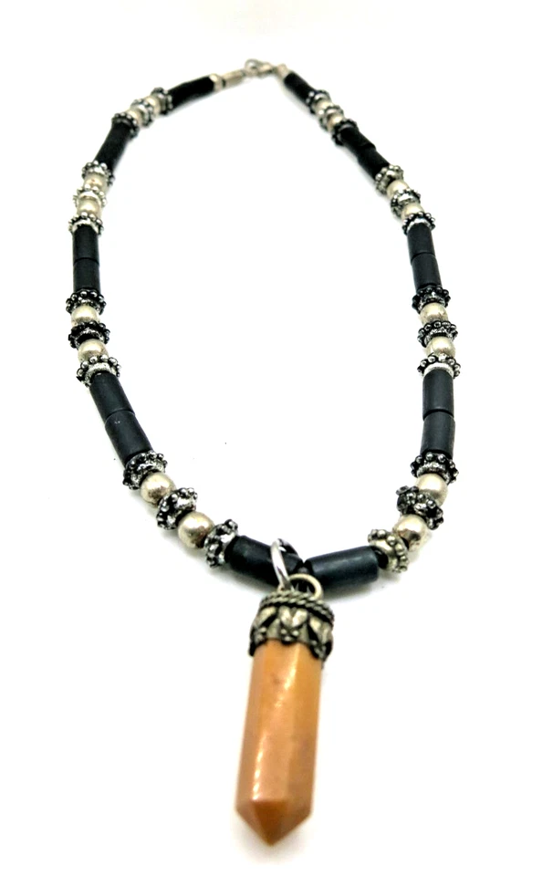 Colar Gargantilha de Contas Tubo de Prata Pedra Preta 17" com Pingente Aventurina Amarelo - Imagem 1 de 4