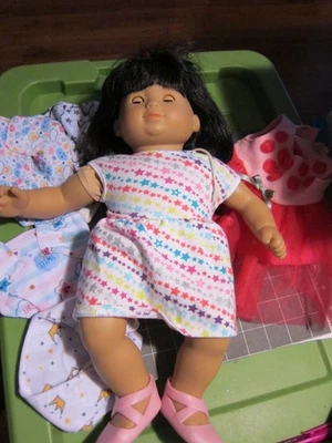 Muñeca bebé niña Bitty pelo negro ojos marrones 2 trajes AG 6 bragas caseras Foto 1 de 4