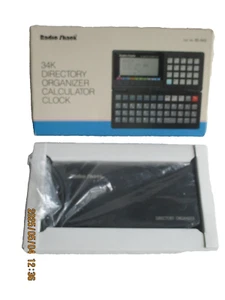 Reloj Calculadora Organizador Directorio RADIO SHACK Vintage 34K 65-943 EC-327 Nuevo - Imagen 1 de 9