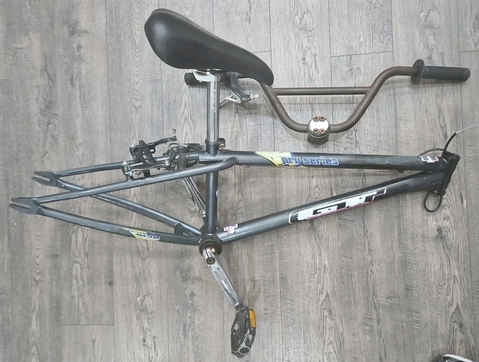 24" GT PRO SERIES BMX CRUISER CUADRO MANILLAR FRENOS POSTE BIELAS PEDALES DE VÁSTAGO  Foto 1 de 4