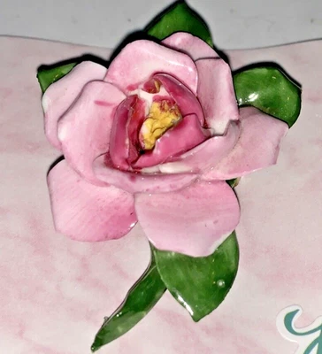 Broche Vintage Royal Adderley Rosa Rosa Cerámica Hojas Verdes Prendedor Inglaterra Foto 1 de 4
