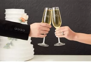'Mr and Mrs' Champagne Toasting Flutes for Bride and Groom, Wedding Wine Glasses - Picture 1 of 5