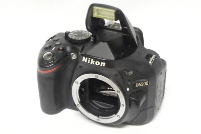 Nikon D5200 Gehäuse / Body  4933 Auslösungen  D 5200 gebraucht - Bild 1 von 4