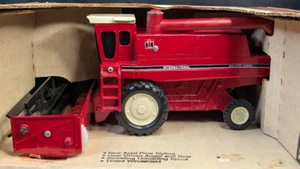 Ertl iH International Harvester Axial-Flow Combine #413 1:32 - Picture 1 of 13
