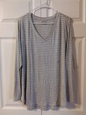 Camisa para mujer Lane Bryant gris blanca a rayas plateada lúrex talla 18/20 ligera Foto 1 de 4