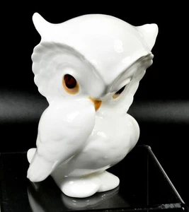 Very Cute Royal Osborne Fine Bone China Baby Owl Hiding Behind Wing Figure - Picture 1 of 3