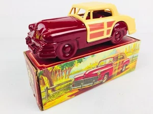 Vintage Avon Aftershave Bottle With Box 1948 Chrysler Town & Country Car - Picture 1 of 10