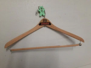 Traje de madera vintage MCGREGOR colgante - Imagen 1 de 3