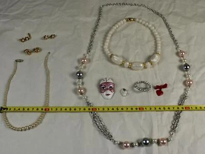 Konvolut Modeschmuck - Halsketten, Broschen, Anhänger, Ohrschmuck - 10 tlg 334 - Bild 1 von 4