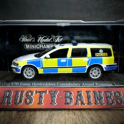 Coche diecast MINICHAMPS Volvo V70 Hertfordshire Police Armed Response, 1/43 en caja Foto 1 de 4