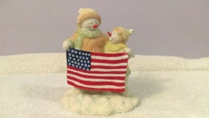 Russ Ice Sculptures Star Spangled Banner 2 Schneemänner halten US Flagge Figur CH728 - Bild 1 von 4