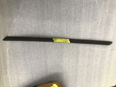 Triumph TR7 1980 convertible diestro poste moldura exterior Foto 1 de 4