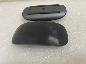 APPLE LOT DE 2X SOURIS MAGIQUES NOIRES A1657 2 - Photo 1/3