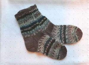 Kinder Wollsocken Handarbeit. Gr:25-26 neu. 75% Schurwolle . Waschen Bis 40° - Bild 1 von 3