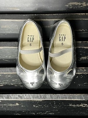Pisos de ballet Baby Gap plateados metálicos Mary Jane Cat Foto 1 de 4