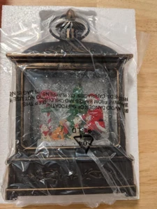 SANTA PAWS SCHNEEKUGEL BELEUCHTETE WASSERLATERNE mit WIRBELNDEM GLITZER - Hund Weihnachten - Bild 1 von 5