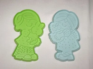 Cortadores de galletas de primavera de Pascua de colección Hallmark detallados niño con conejo con flor - Imagen 1 de 2