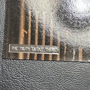 11d The X-Files 1996 Topps Foil Stamp The Truth Is Out There #45 Embittered - Picture 1 of 3