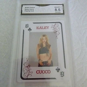KALEY CUOCO PENNY THE BIG BANG THEORY FRENCH STYLE PLAYING CARD 6C GRADED 8.5 - Picture 1 of 2