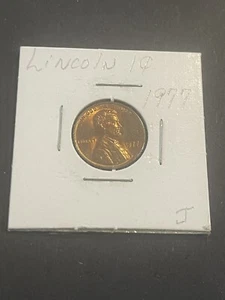 1977 P Lincoln Memorial Cent Uncirculated US Mint RED X1806 - Picture 1 of 3