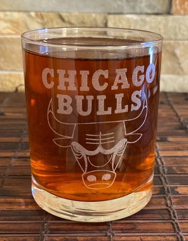 CHICAGO BULLS Collectible Whiskey Glass 8 Oz Cover